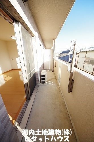 バルコニー　南向きバルコニー※類似室内