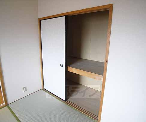 収納　玄関横の和室の収納です。