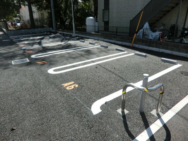 駐車場　目の前が駐車場なので開放感ありますね！