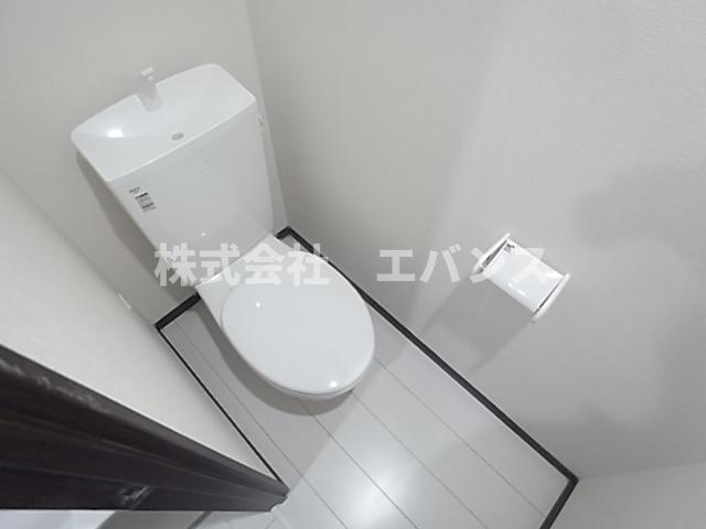 トイレ　落ち着いた色調のトイレです