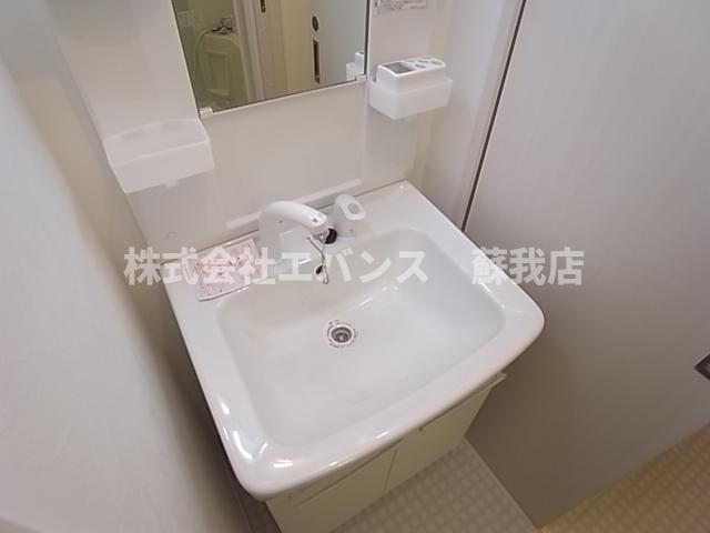 洗面設備　ゆったりとスペースのある洗面所