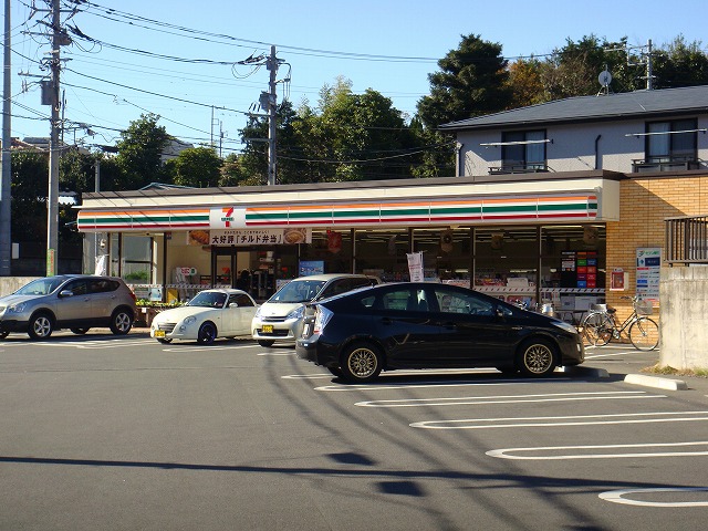 コンビニ　セブンイレブン秦野鶴巻店（コンビニ）まで688m
