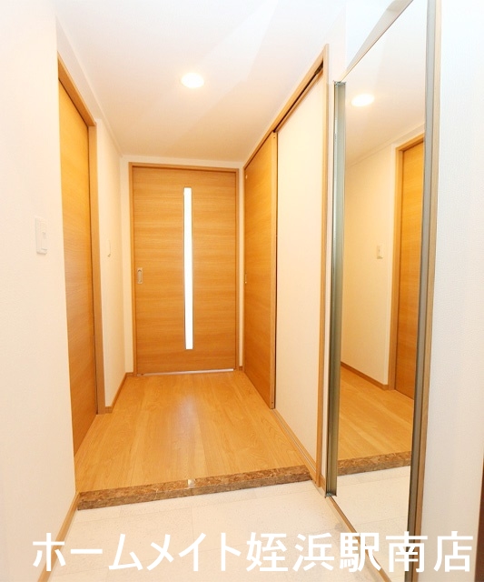 玄関　★充実した設備が満載のお部屋です★参考写真