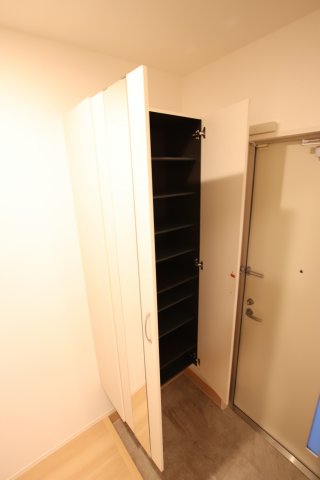 収納　シューズボックス