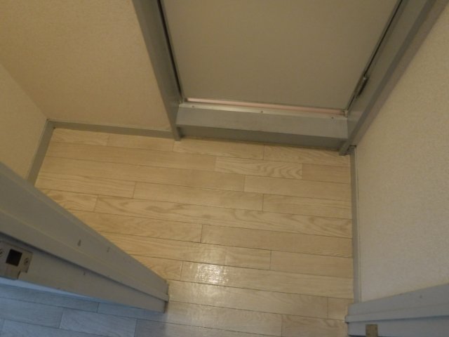 玄関　他のお部屋の参考写真となります。
