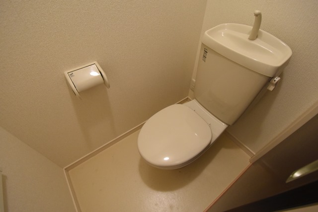 トイレ　コンパクトで使いやすいトイレです♪