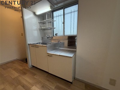 キッチン　収納豊富・窓アリで人気のキッチン