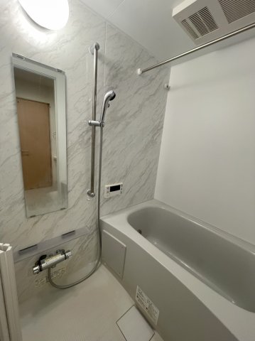 バス・シャワールーム　※別部屋の参考写真です