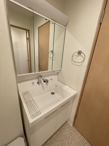 洗面設備　※別部屋の参考写真です