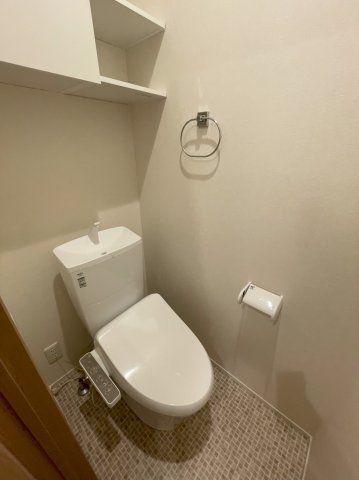 トイレ　※別部屋の参考写真です