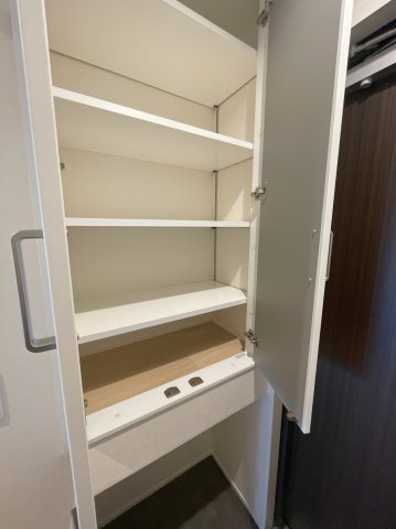玄関　※別部屋の参考写真です