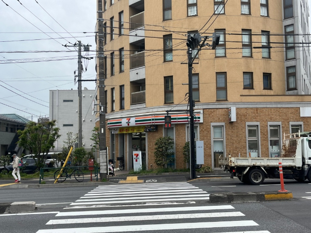 コンビニ　セブンイレブン世田谷新代田駅前店（コンビニ）まで146m