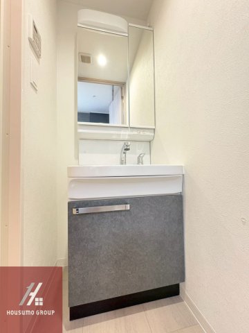 洗面設備　写真は同モデルの参考画像です。