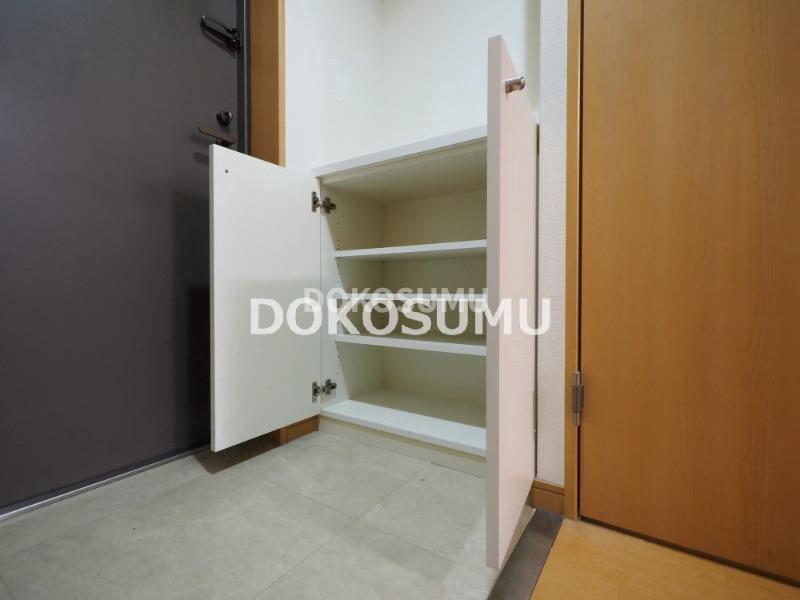 玄関　住まいの顔として相応しい、気品とゆとりのあるエントランス。