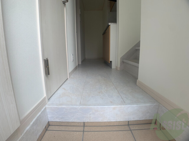 玄関　玄関から撮影しました。まっすぐ廊下でその先はお部屋になります