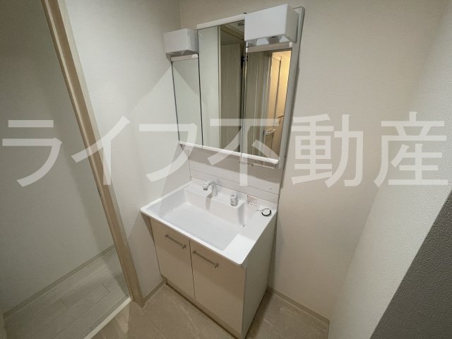 洗面設備　独立洗面台あり、毎朝おしゃれに忙しい女性の方におすすめです