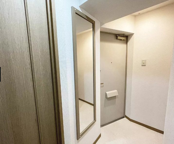 玄関　※別部屋の参考写真です。