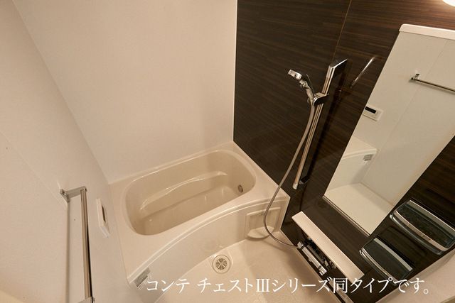 メゾンド トレーフルの風呂写真