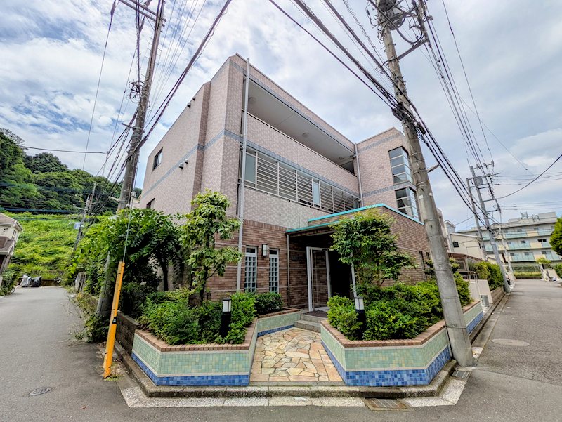 建物外観　敷地が広く、南向き！日当たりの良いマンションです