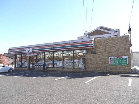 コンビニ　セブンイレブン（コンビニ）まで300m