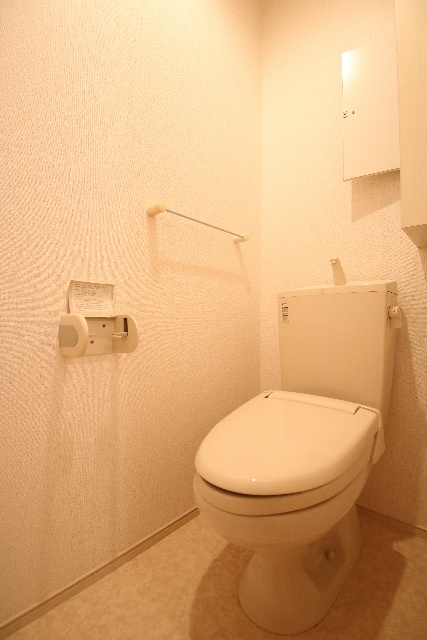トイレ　※別室の参考写真の為、現況優先です。