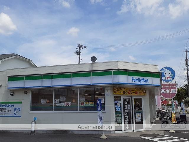コンビニ　ファミリーマート（コンビニ）まで668m
