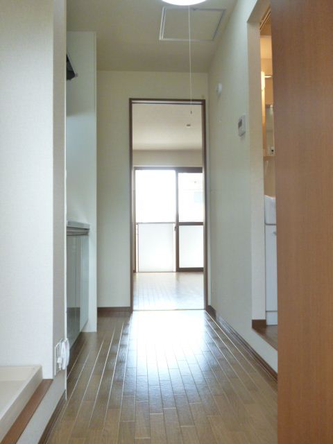 その他部屋・スペース　玄関側から