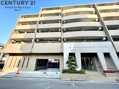 建物外観　オートロックで外部の人間が簡単に出入りできないため安心です。