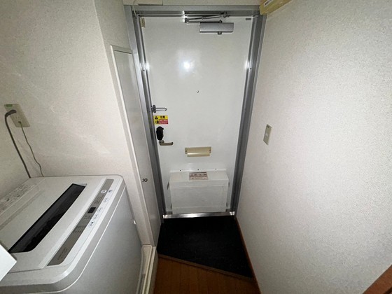 玄関　※別部屋の写真です