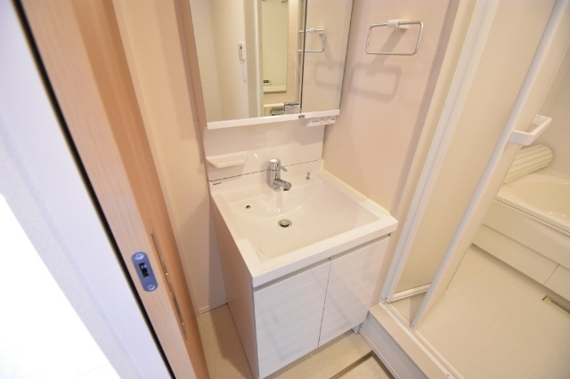 洗面設備　別部屋の写真を参照。