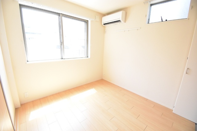 居室・リビング　別部屋の写真を参照。