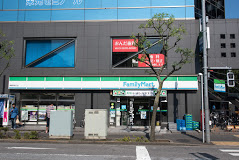 コンビニ　ファミリーマート 篠崎駅南口店（コンビニ）まで134m
