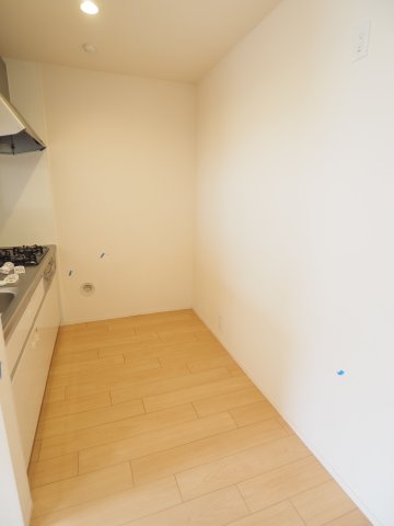 キッチン　※同物件の別部屋参考写真です。
