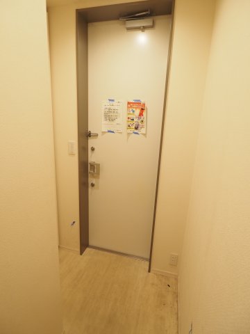 玄関　※同物件の別部屋参考写真です。