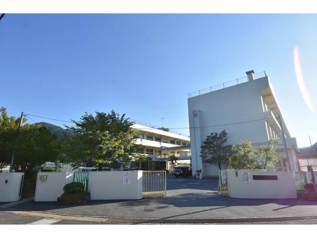 小学校　広島市立亀山南小学校（小学校）まで996m