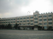 中学校　足立区立第五中学校（中学校）まで215m