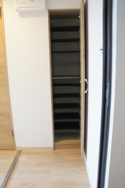 玄関　キレイな内装でオススメのお部屋です。