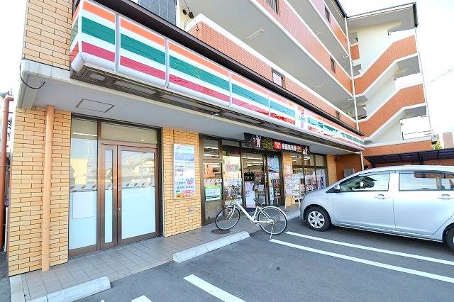 コンビニ　セブンイレブン広島祇園三丁目店（コンビニ）まで384m