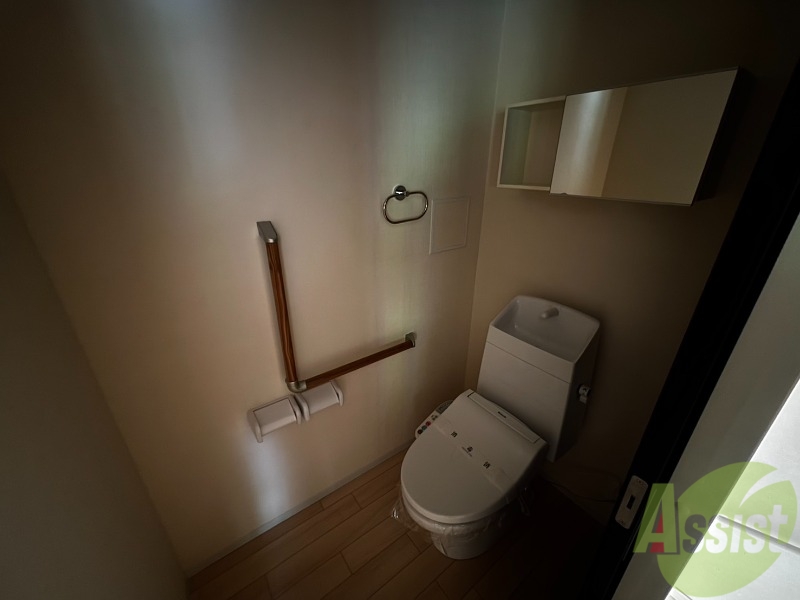 トイレ　トイレはウォシュレット機能付きです。安心して使用できますね。