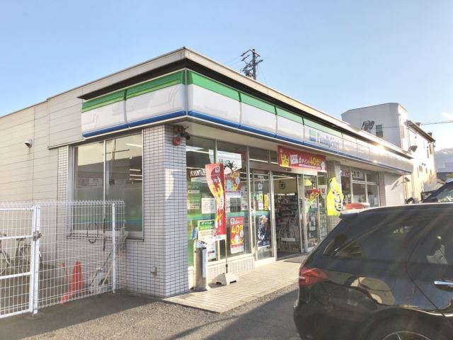 コンビニ　ファミリーマート（コンビニ）まで730m