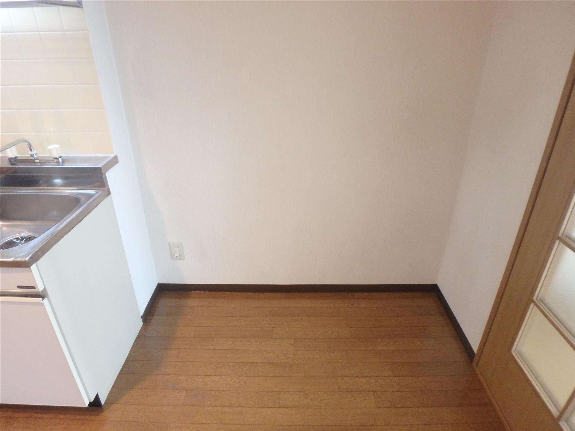 その他部屋・スペース　キッチン脇には冷蔵庫が設置出来ます