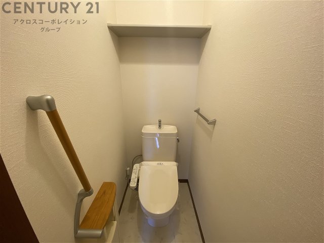 トイレ　温水洗浄便座付きのトイレです♪