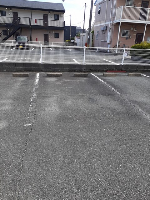 駐車場　駐車スペースもあります☆