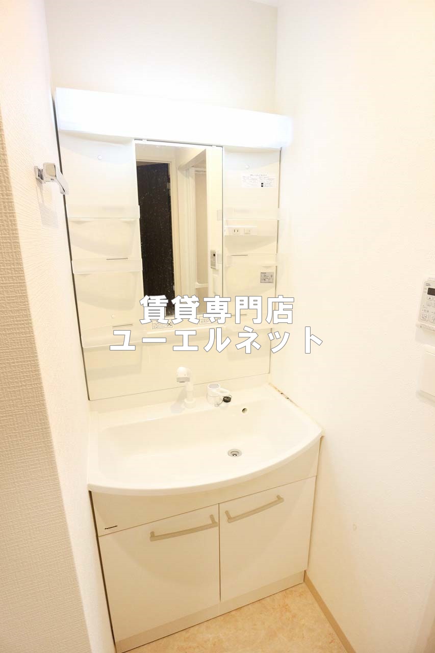 洗面設備　清潔感ある独立洗面台で毎日気持ちよく♪