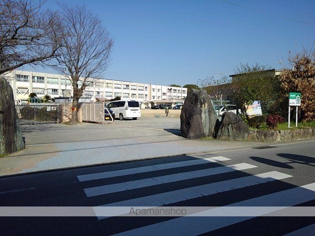 小学校　東国分小学校（小学校）まで900m