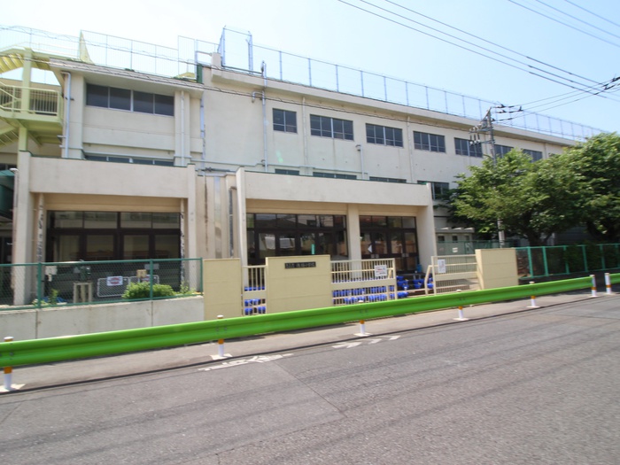 小学校　大田区立徳持小学校（小学校）まで240m