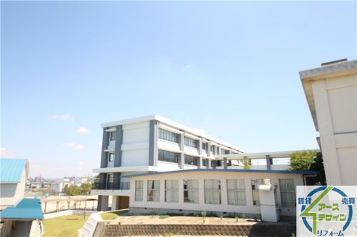 中学校　明石市立錦城中学校（中学校）まで682m