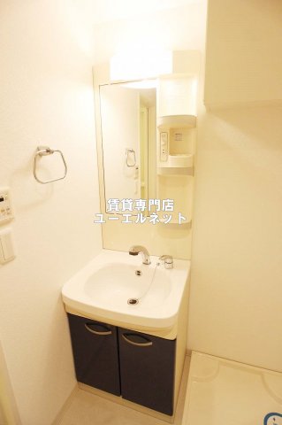 洗面設備　清潔感ある独立洗面台で毎日気持ちよく♪