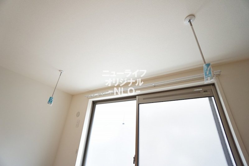 その他設備　雨天時にもお洗濯ができる室内物干し付き☆