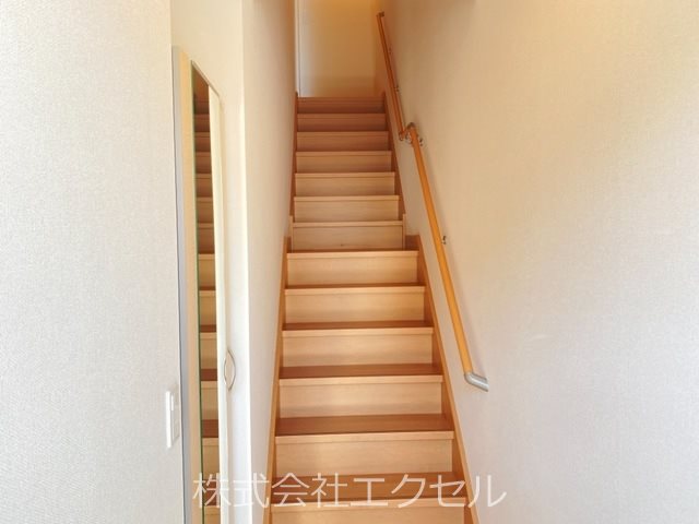 玄関　姿見付きシューズボックス完備の玄関♪